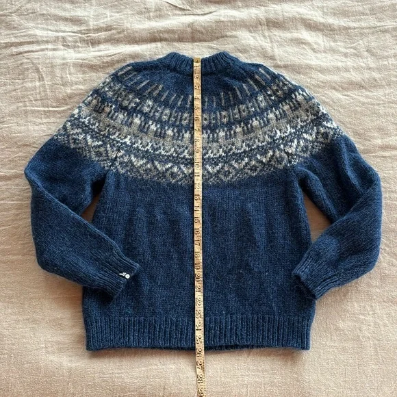 Icelandic Woolen Sweater - Picture 7 of 8